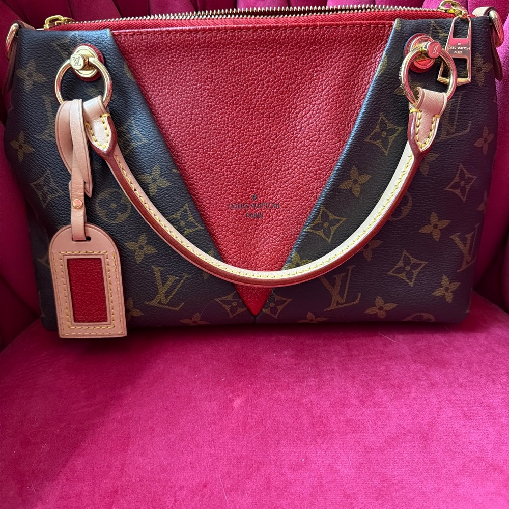 Monogram V Tote BB Cherry